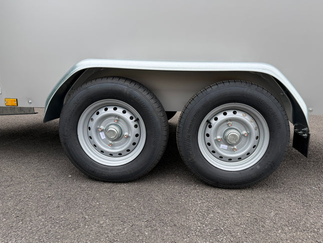 Indespension TAV5H Box Trailer - 2700kg