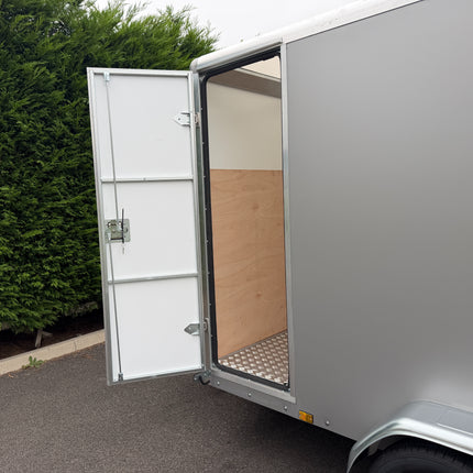 Indespension TAV5H Box Trailer - 2700kg