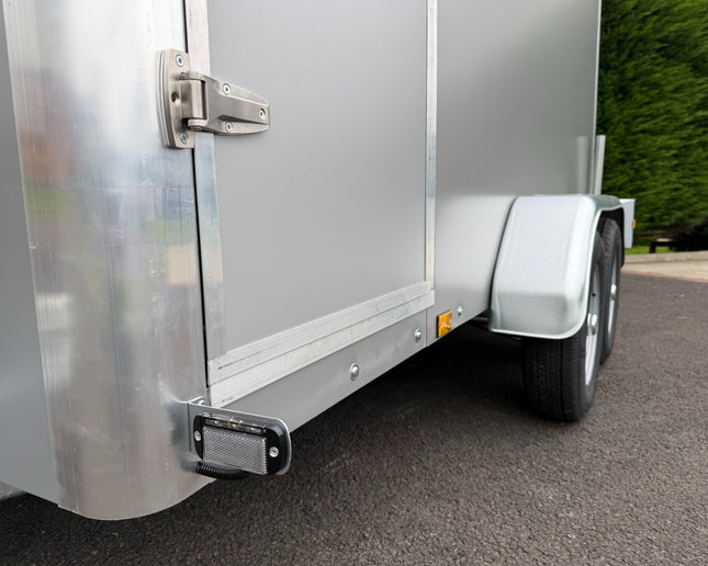 Indespension TAV5H Box Trailer - 2700kg