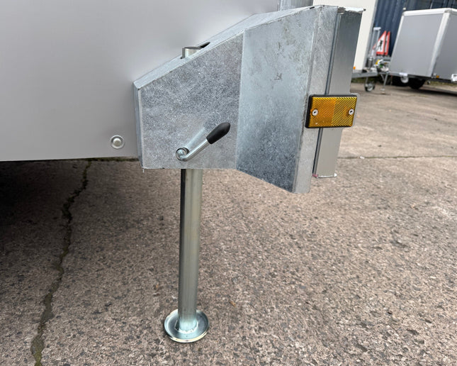 Indespension TAV5H Box Trailer - 2700kg